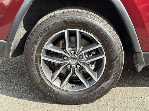 Used 2018 Jeep Grand Cherokee Limited AWD/4WD image 30