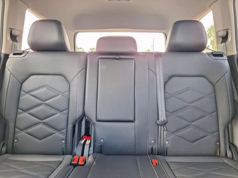 Used 2025 Volkswagen Atlas SE FWD image 24