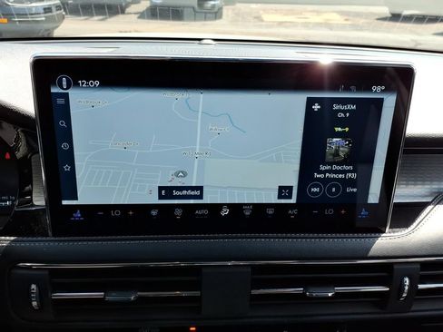 Used 2023 Lincoln Corsair AWD w/ Equipment Group 101A image 18