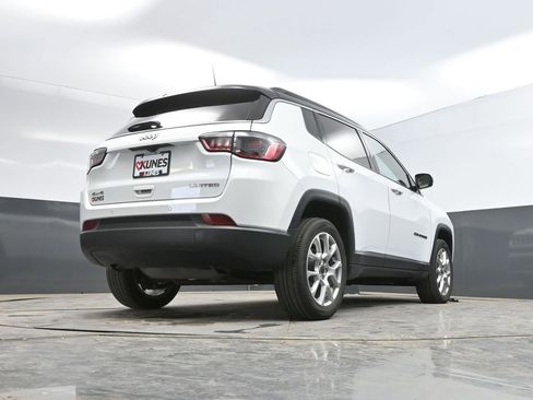 Used 2025 Jeep Compass Limited AWD/4WD image 32