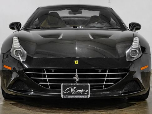 Used 2015 Ferrari California T RWD image 12