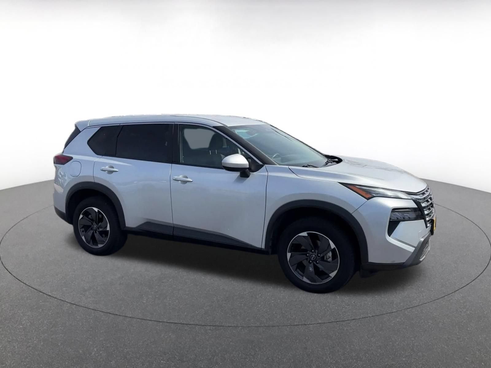 Used 2025 Nissan Rogue SV AWD/4WD image 2