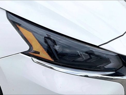 Used 2025 Nissan Altima 2.5 SV FWD image 23