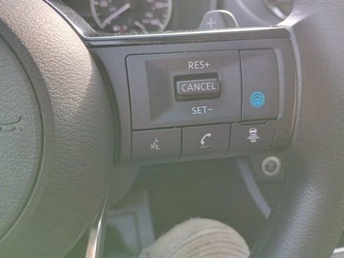 Used 2023 Nissan Rogue SV image 29