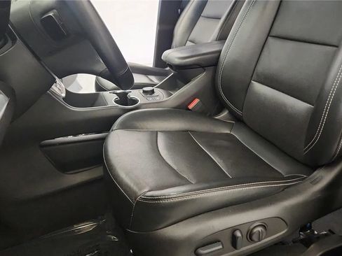 Used 2023 GMC Terrain SLT FWD image 23