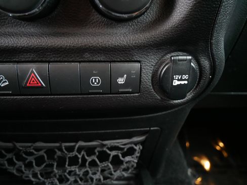 Used 2018 Jeep Wrangler Unlimited Sahara image 30