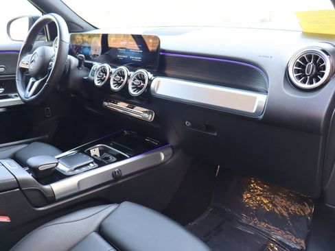 Used 2023 Mercedes-Benz EQB 300 4MATIC image 24