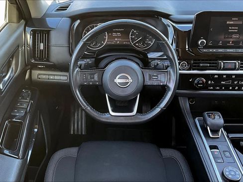 Used 2022 Nissan Pathfinder SV image 5