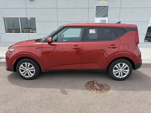 Used 2022 Kia Soul LX FWD image 3