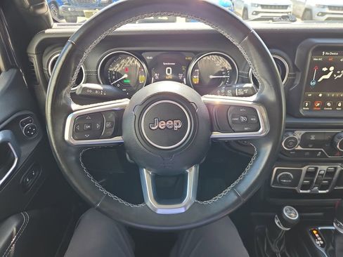 Used 2022 Jeep Wrangler Unlimited Sahara AWD/4WD image 17