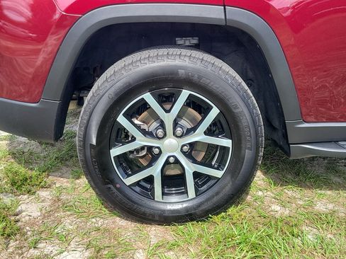 Used 2025 Jeep Grand Cherokee Limited RWD image 5