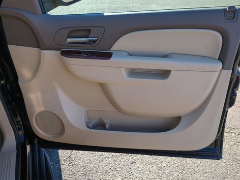 Certified 2011 GMC Yukon SLE image 25