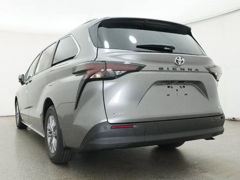 New 2026 Toyota Sienna XLE image 13