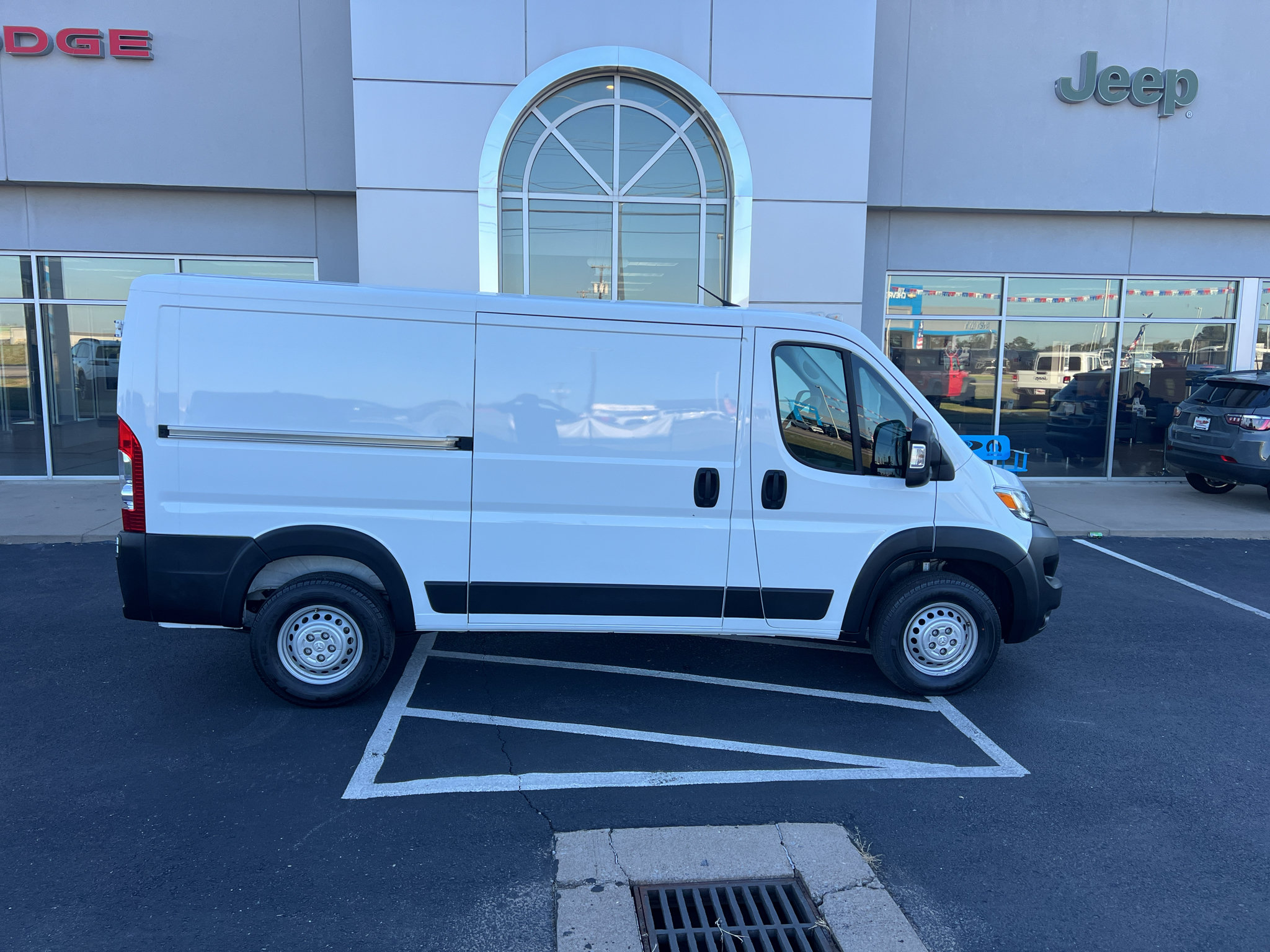 Used 2025 RAM ProMaster 2500 w/ Convenience Group FWD image 7