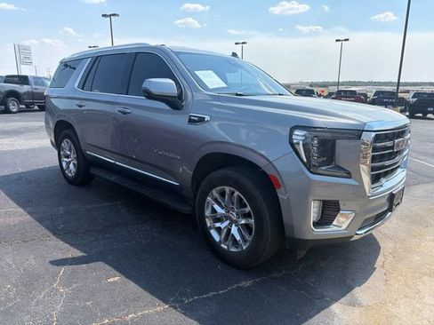 Used 2024 GMC Yukon SLT w/ SLT Premium Package AWD/4WD image 3
