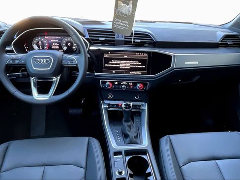 Used 2025 Audi Q3 2.0T Premium w/ Convenience Plus Package AWD/4WD image 5