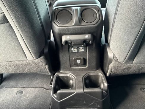 Used 2026 Jeep Wrangler Unlimited Sahara AWD/4WD image 21