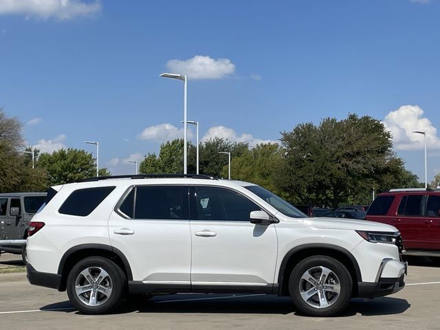 Used 2025 Honda Pilot Touring image 3