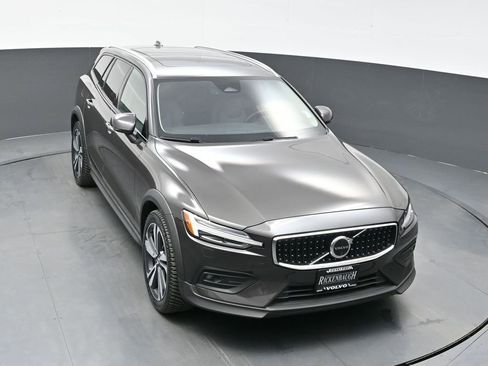 Used 2025 Volvo V60 B5 Cross Country Plus AWD/4WD image 32