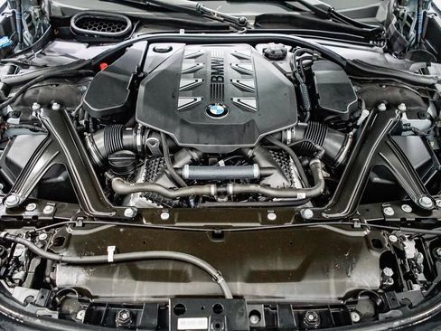 Used 2024 BMW 760i xDrive w/ Executive Package image 29