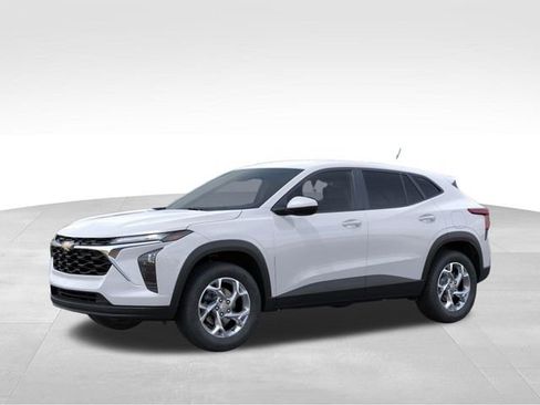 New 2026 Chevrolet Trax LS w/ LS Convenience Package FWD image 2
