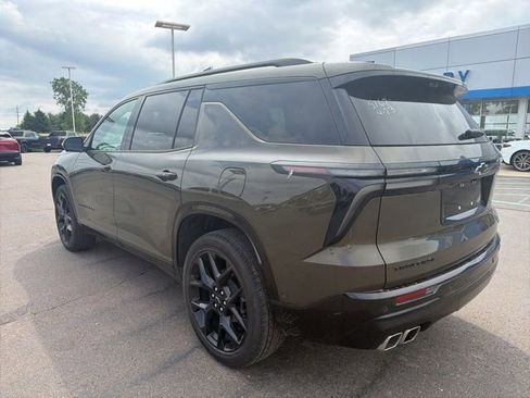 Used 2024 Chevrolet Traverse RS FWD image 12
