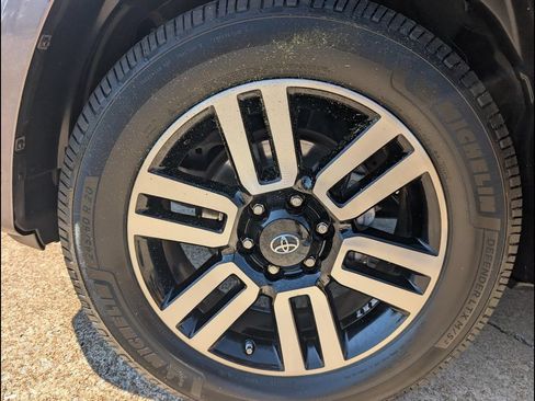 Used 2018 Toyota 4Runner Limited AWD/4WD image 25