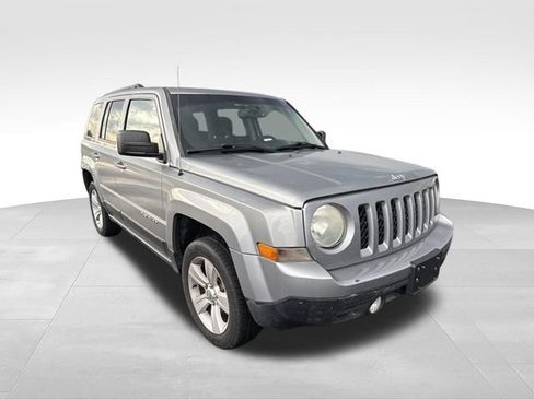 Used 2014 Jeep Patriot Latitude AWD/4WD image 12