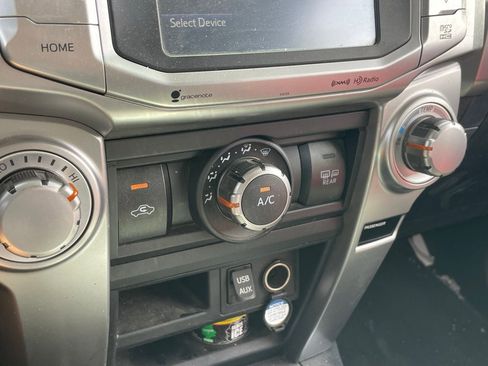 Used 2017 Toyota 4Runner SR5 Premium image 10