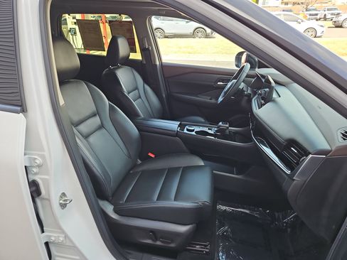 Used 2023 Nissan Rogue SL w/ SL Premium Package image 9