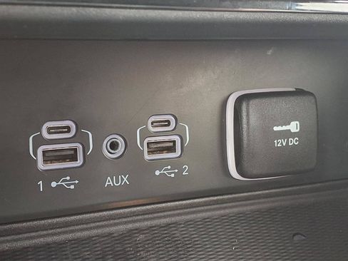 Used 2024 Jeep Grand Cherokee Altitude RWD image 16