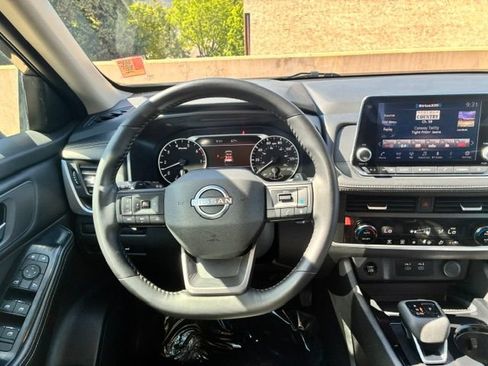 Used 2025 Nissan Rogue SV AWD/4WD image 13