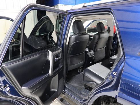 Used 2022 Toyota 4Runner SR5 Premium w/ Moonroof Package RWD image 18