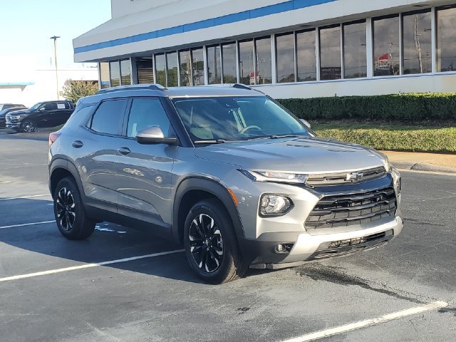 Used 2023 Chevrolet TrailBlazer LT w/ LPO, Blackout Package FWD image 35