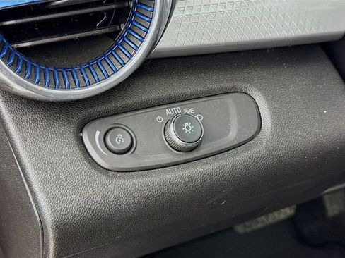 Used 2025 Chevrolet Trax LT image 10