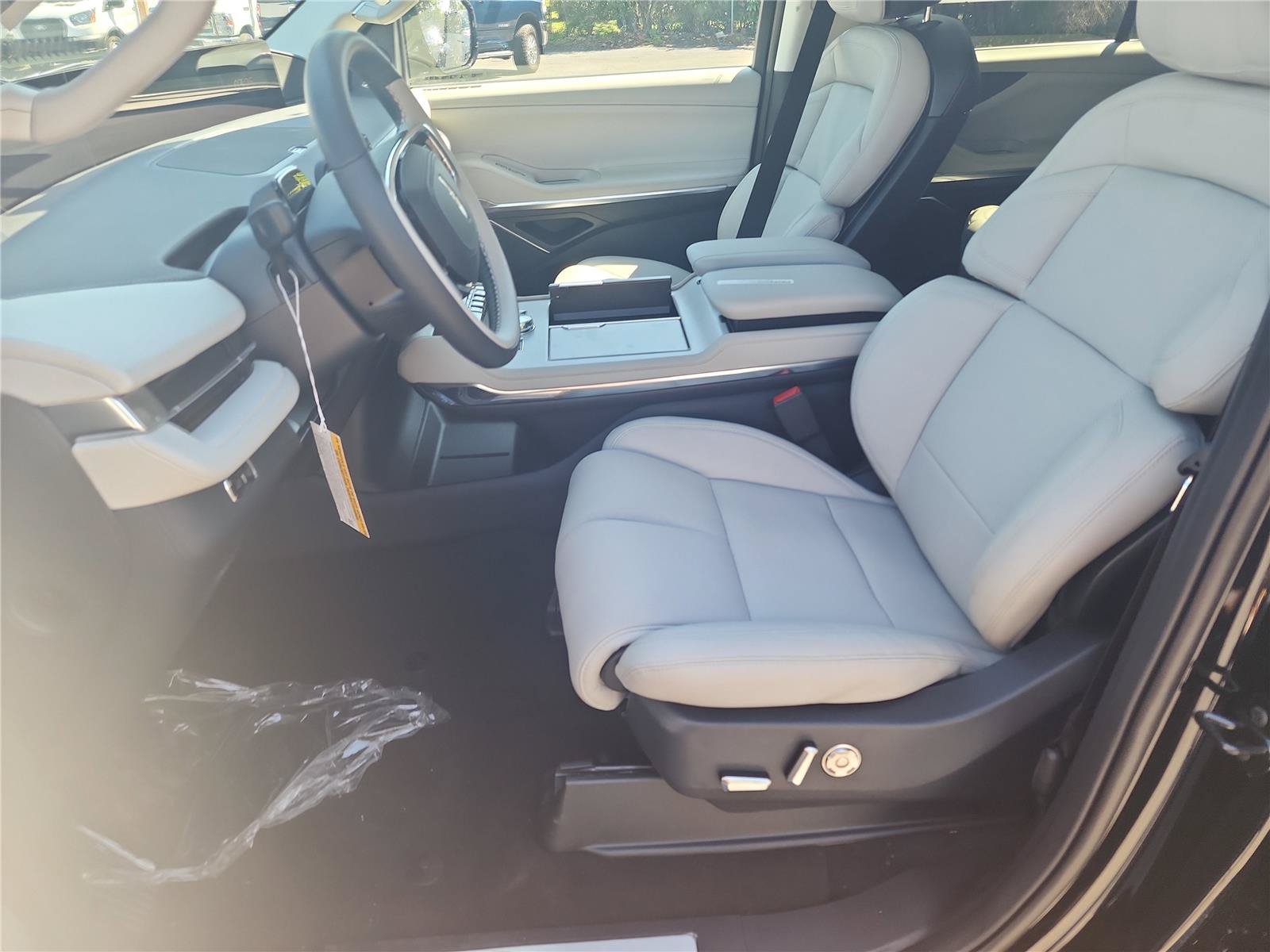 New 2026 Lincoln Navigator Premiere AWD/4WD image 13