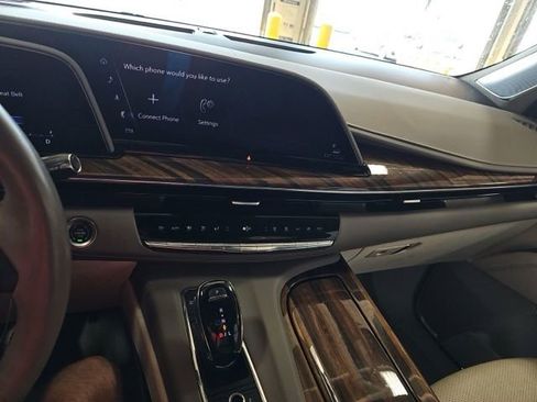 Used 2024 Cadillac Escalade Sport Platinum w/ LPO, ONYX Package AWD/4WD image 11