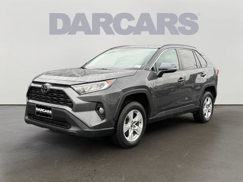 Used 2021 Toyota RAV4 XLE AWD/4WD image 3