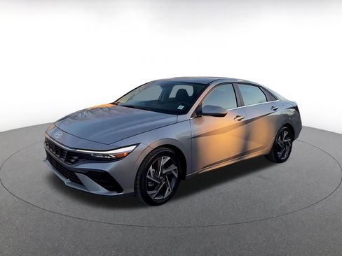 Used 2025 Hyundai Elantra SEL image 8