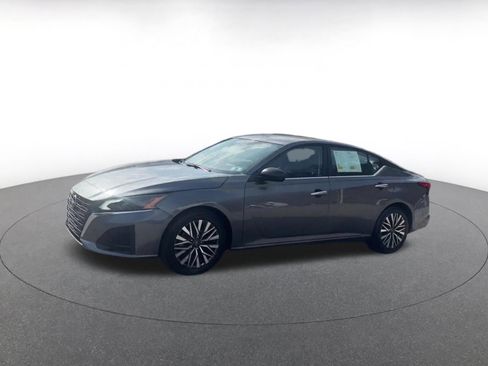 Used 2025 Nissan Altima 2.5 SV FWD image 8