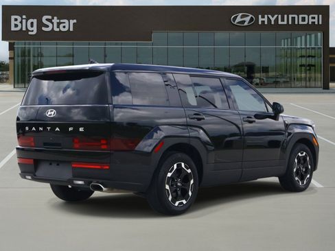 Certified 2025 Hyundai Santa Fe SE FWD image 4