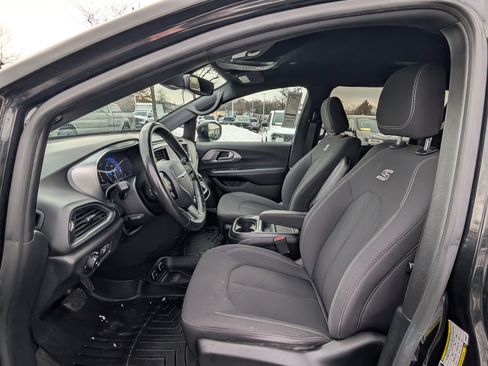 Used 2019 Chrysler Pacifica Touring Plus w/ Advanced Safetytec Group image 15