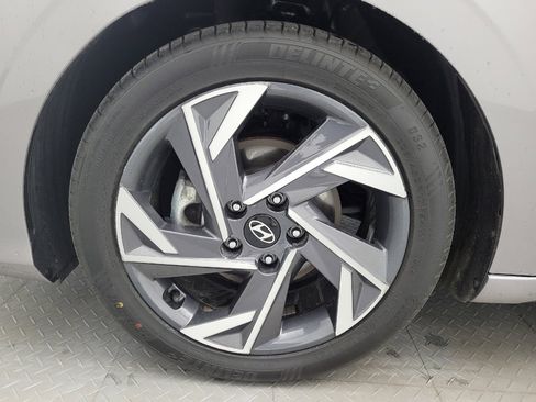 Used 2025 Hyundai Elantra SEL FWD image 31
