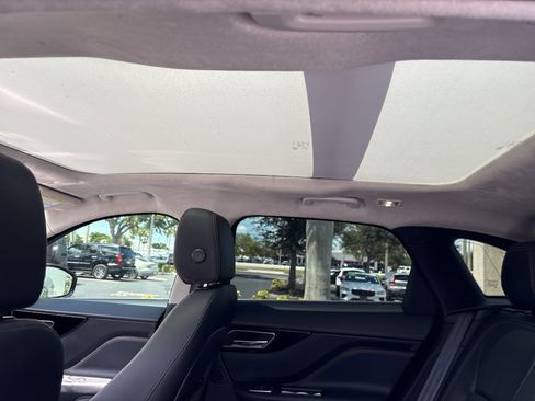 Used 2020 Jaguar F-PACE Prestige AWD/4WD image 19
