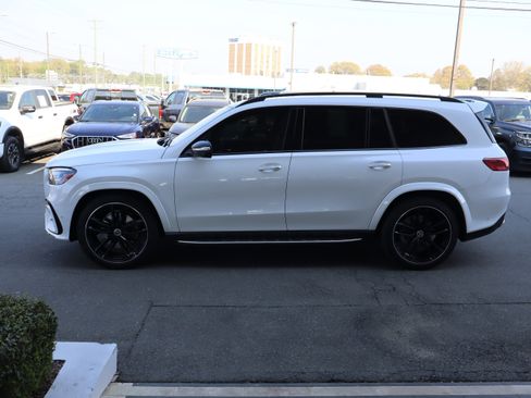 Used 2024 Mercedes-Benz GLS 580 4MATIC image 7