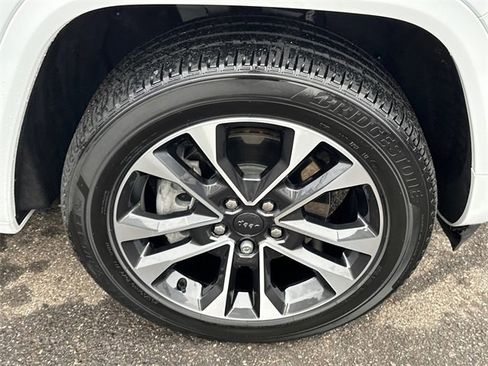 Used 2023 Jeep Grand Cherokee Overland image 7