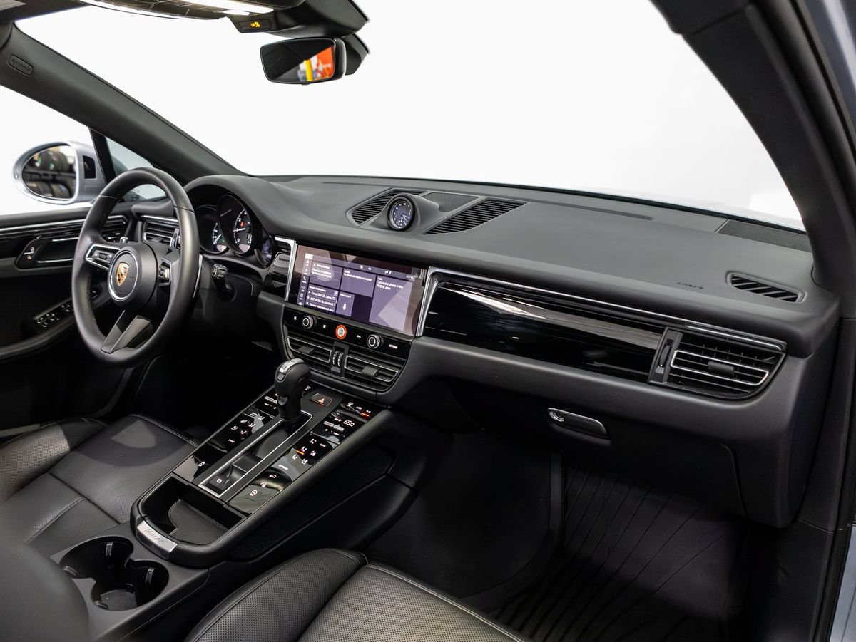 Certified 2026 Porsche Macan AWD/4WD image 31