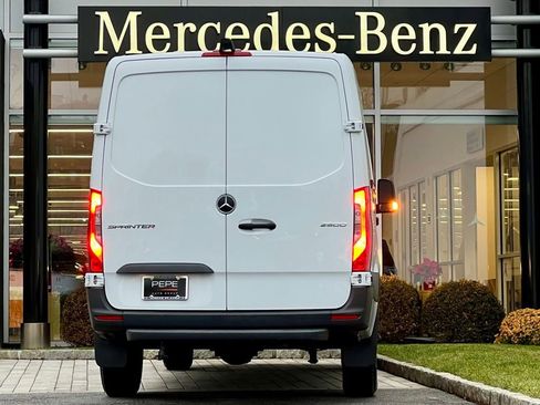 Used 2025 Mercedes-Benz Sprinter 2500 image 10
