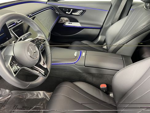Used 2025 Mercedes-Benz E 350 4MATIC Sedan image 4