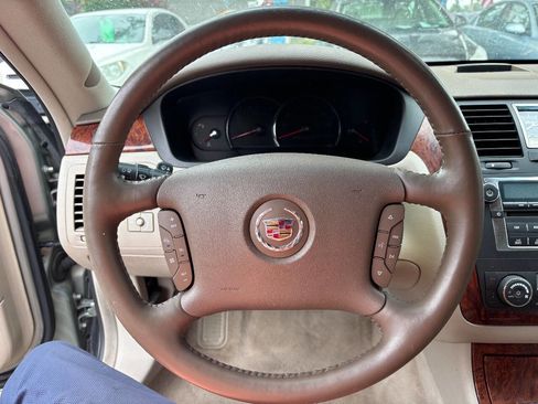 Used 2006 Cadillac DTS Luxury II w/ Trunk Convenience Package image 11